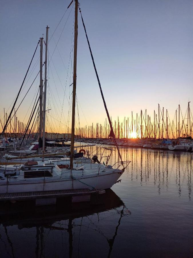 Апартаменты Le Clin D'Oeil Sur Le Port. Груиссан Экстерьер фото