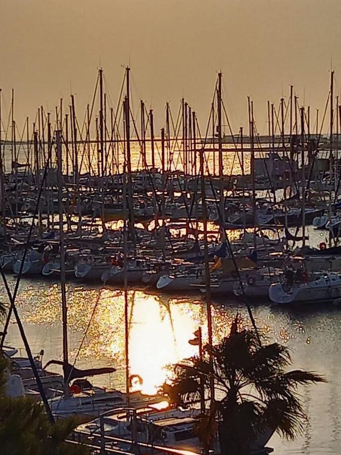 Апартаменты Le Clin D'Oeil Sur Le Port. Груиссан Экстерьер фото